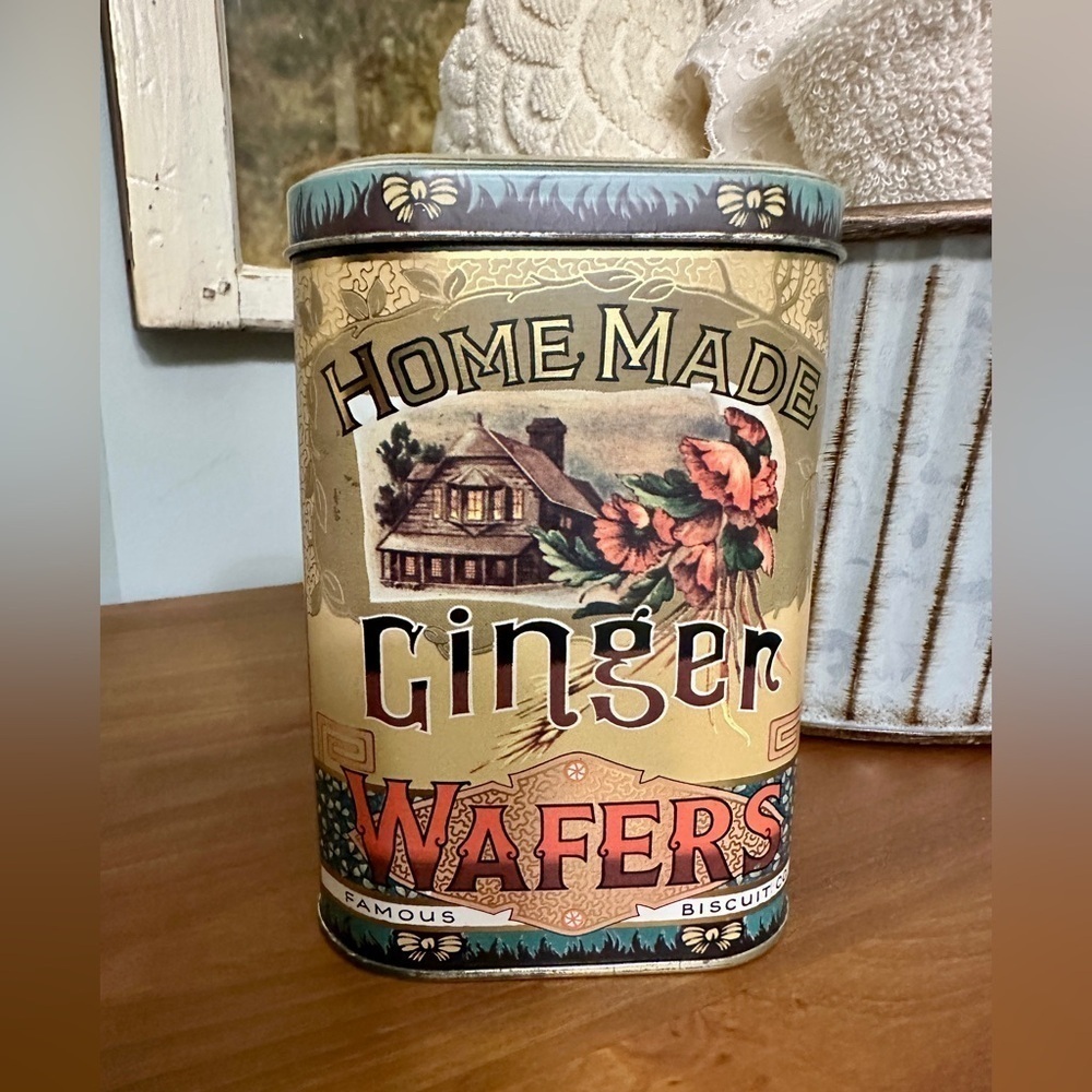 VINTAGE, TIN FOR “HOME MADE GINGER WAFERS” FROM THE “FAMOUS BISCUIT CO.”